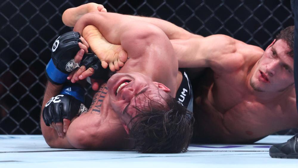Diego Lopes a senti le genou de Movsar Evloev “craquer et s'étirer” à l'UFC 288, il est surpris qu'il n'ait pas tapé