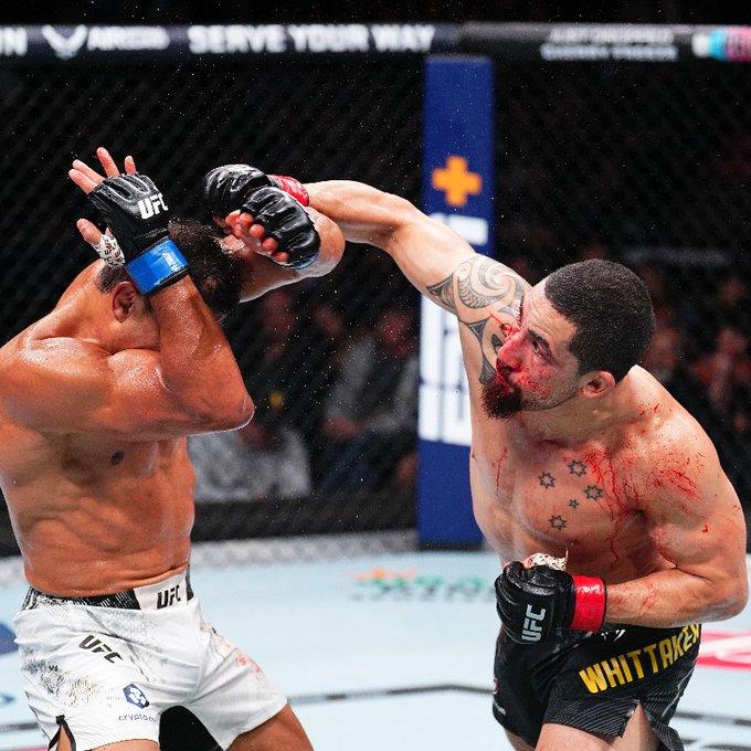 Robert Whittaker domine Paulo Costa dans un duel de poids moyens | UFC 298