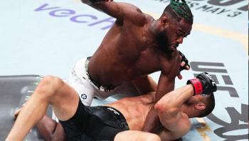 Premier combat chez les poids plumes réussi pour Sterling avec une victoire nette face à Kattar | UFC 300