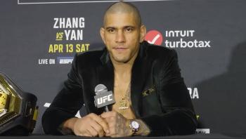 Pereira justifie sa célébration après le KO de Hill : “Le minimum que je pouvais faire” après ses provocations | UFC 300