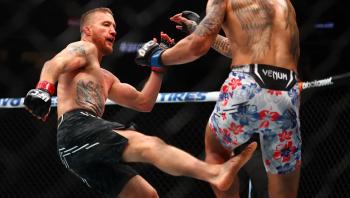 Max Holloway dévoile sa jambe meurtrie après sa victoire à l'UFC 300 : “Ce type frappe comme un camion”