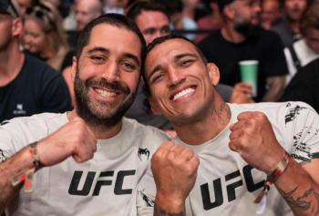 Islam Makhachev doit rendre sa ceinture s’il passe chez les mi-moyens, selon le coach de Charles Oliveira