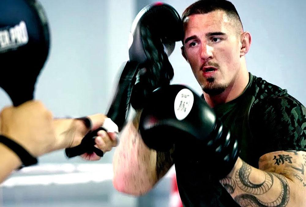 En attendant Jon Jones, Tom Aspinall dévoile son rythme d’entraînement pour garder la forme
