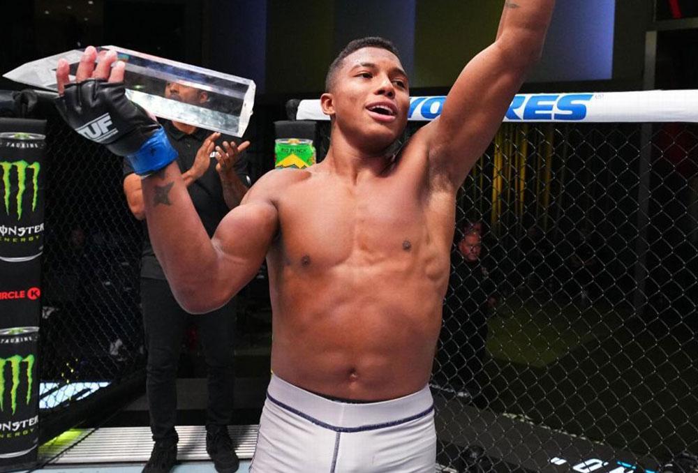 UFC Vegas 106 : Sodiq Yusuff affronte le prometteur Mairon Santos dans un duel stratégique en poids léger