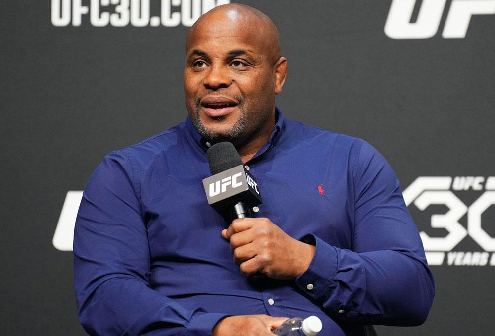 Daniel Cormier refuse de participer à l’émission russe face à Jon Jones, malgré une offre alléchante