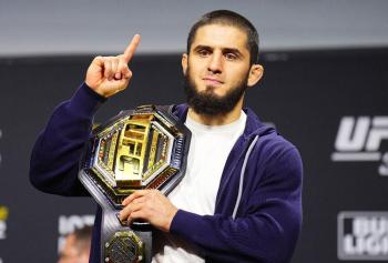 Islam Makhachev abandonne son titre poids légers pour défier Jack Della Maddalena en poids mi-moyens