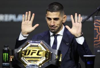 Ilia Topuria s’excuse avant d’affronter Charles Oliveira en main event de l’UFC 317