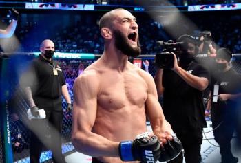 Khamzat Chimaev favori pour détrôner Dricus du Plessis à l’UFC 319