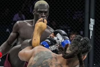 Moustapha Diakhaté s’impose par TKO en seulement 70 secondes face à Jordan Nandor | ARES 30