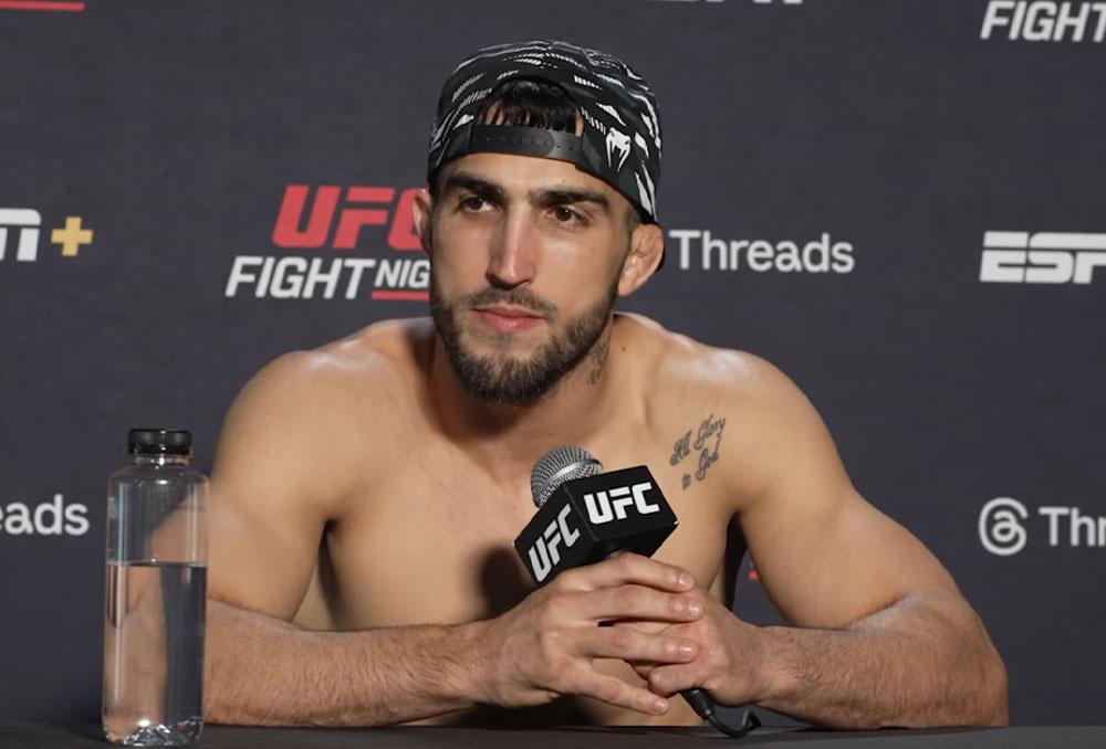 Première victoire UFC pour Yadier Del Valle, qui signe une soumission et envisage déjà son futur avec confiance | Las Vegas