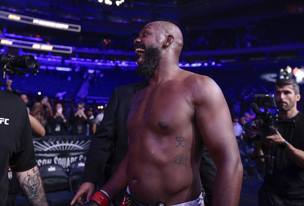 Jon Jones provoque Tom Aspinall et laisse entendre un retour facile à l’UFC avec une victoire assurée
