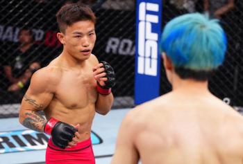 Yin Shuai terrasse Kai Yoshida par TKO au premier round et valide son billet pour les demi-finales | RTU 4
