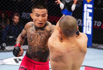 Kaiwen s'impose par TKO contre Dong Hyun Seo et rejoint une nouvelle fois les demi-finales des poids plumes | RTU 4