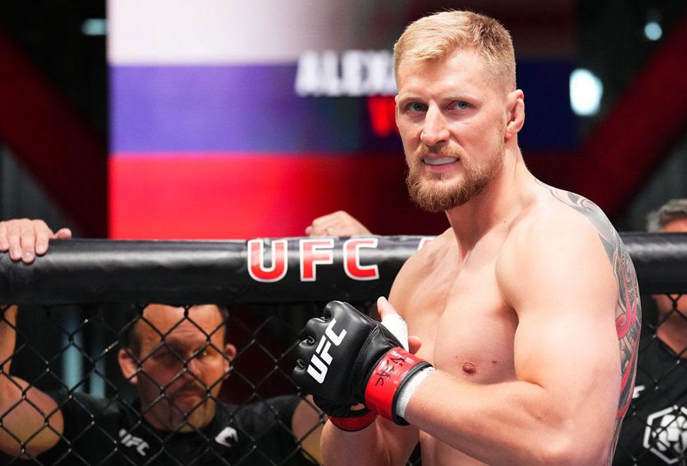 Alexander Volkov dénonce l’inaction de Jon Jones et le blocage persistant de la division poids lourds