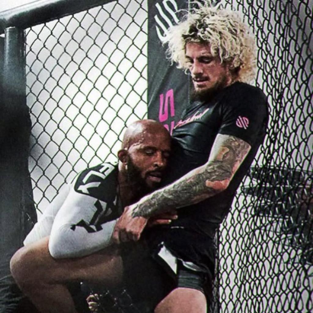Sean O'Malley se prépare pour l’UFC 316 avec l’aide du légendaire Demetrious Johnson