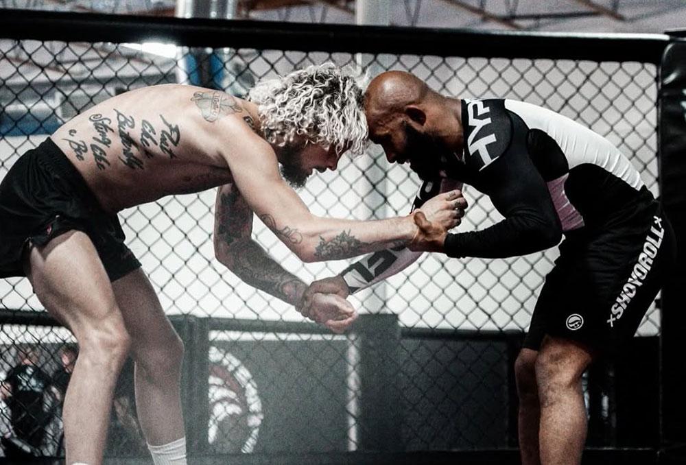 Sean O'Malley se prépare pour l’UFC 316 avec l’aide du légendaire Demetrious Johnson