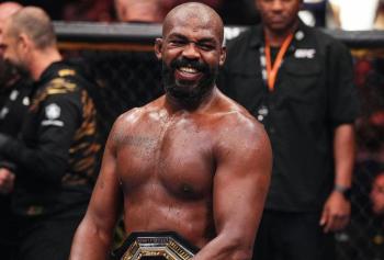 Jon Jones se moque d’une pétition virale réclamant qu’il soit destitué de son titre de champion UFC