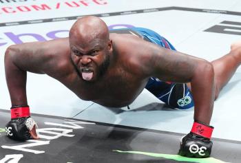 Derrick Lewis évoque une méthode osée et humoristique pour décourager les poids lourds de le callout