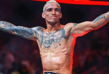 Charles Oliveira reste impassible face aux provocations de Ilia Topuria avant l'UFC 317