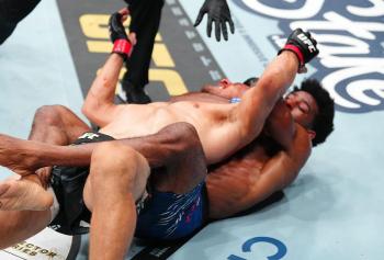 Impressionnante performance de Jacobe Smith qui termine Niko Price par étranglement arrière à l’UFC 317 | Las Vegas