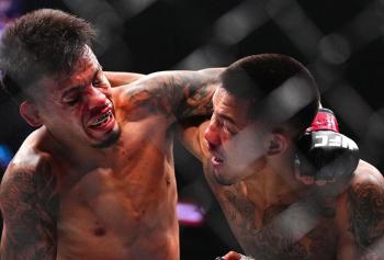 Joshua Van domine Brandon Royval au terme d’un duel acharné et entre dans la course au titre chez les poids mouches | UFC 317