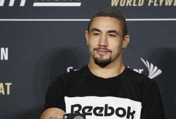 Robert Whittaker pense que Dricus Du Plessis battra Khamzat Chimaev si ce dernier ne termine pas le combat | UFC 319