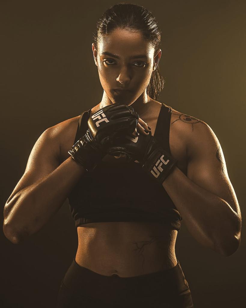 Alice Pereira, surnommée 'Golden Girl', s'apprête à marquer l'histoire en devenant la plus jeune combattante de l'UFC