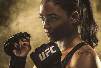 Alice Pereira, surnommée 'Golden Girl', s'apprête à marquer l'histoire en devenant la plus jeune combattante de l'UFC