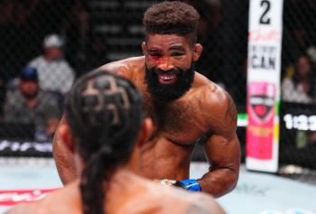 Chris Curtis réussit ses débuts chez les poids mi-moyens en s'imposant par décision partagée face à Max Griffin | UFC Nashville