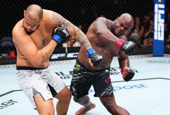 Dana White critique l'arrêt de l'arbitre lors de la victoire éclair de Derrick Lewis à l'UFC on ESPN 70