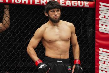 Le champion des poids plumes du PFL, Timur Khizriev, a été hospitalisé après avoir été blessé par balles en caoutchouc