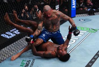 Daniel Rodriguez triomphe de Kevin Holland au terme d'un combat d'une intensité folle et mémorable | UFC 318