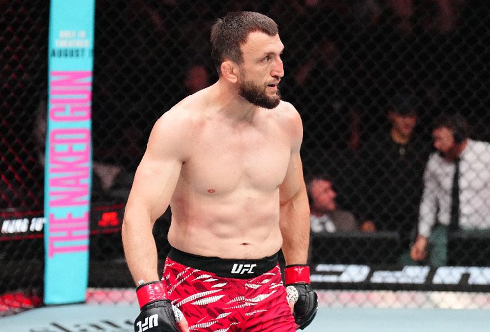 Muslim Salikhov signe un KO foudroyant en 42 secondes lors de l'UFC Abu Dhabi contre Carlos Leal, le roi du Kung Fu frappe encore