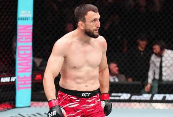 Muslim Salikhov signe un KO foudroyant en 42 secondes lors de l'UFC Abu Dhabi contre Carlos Leal, le roi du Kung Fu frappe encore