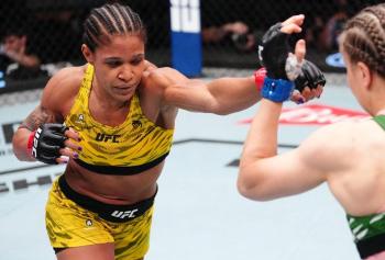 Gabriella Fernandes s'impose avec maîtrise face à Julija Stoliarenko | UFC on ESPN 72