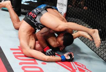Elijah Smith inflige un KO d'une violence inouïe à Toshiomi Kazama lors de l'UFC on ESPN 72
