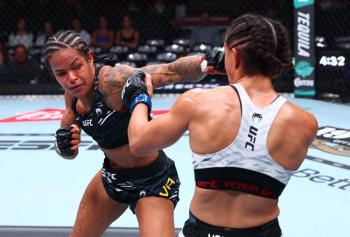Une victoire âprement disputée pour Karine Silva qui s'impose face à Dione Barbosa à l'issue d'un combat équilibré | UFC 319