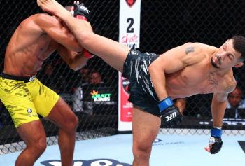 Drakkar Klose s'impose par décision unanime contre Edson Barboza lors de l'UFC 319 après un combat très disputé | Chicago