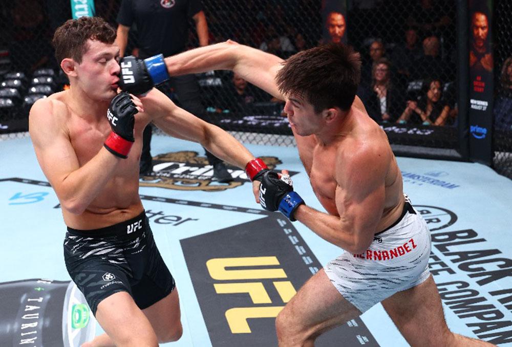 Alexander Hernandez met fin à la série de victoires de Chase Hooper avec un TKO dévastateur au premier round lors de l'UFC 319