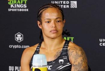 Karine Silva triomphe à l'UFC 319 mais fait face à l'incompréhension du public suite à la décision des juges