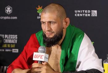 Le champion Khamzat Chimaev répond aux critiques sur son endurance en allant au bout des cinq rounds | UFC 319