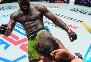 Fabian Edwards remporte le tournoi des poids moyens après un coup de pied à la tête foudroyant | PFL World Tournament 