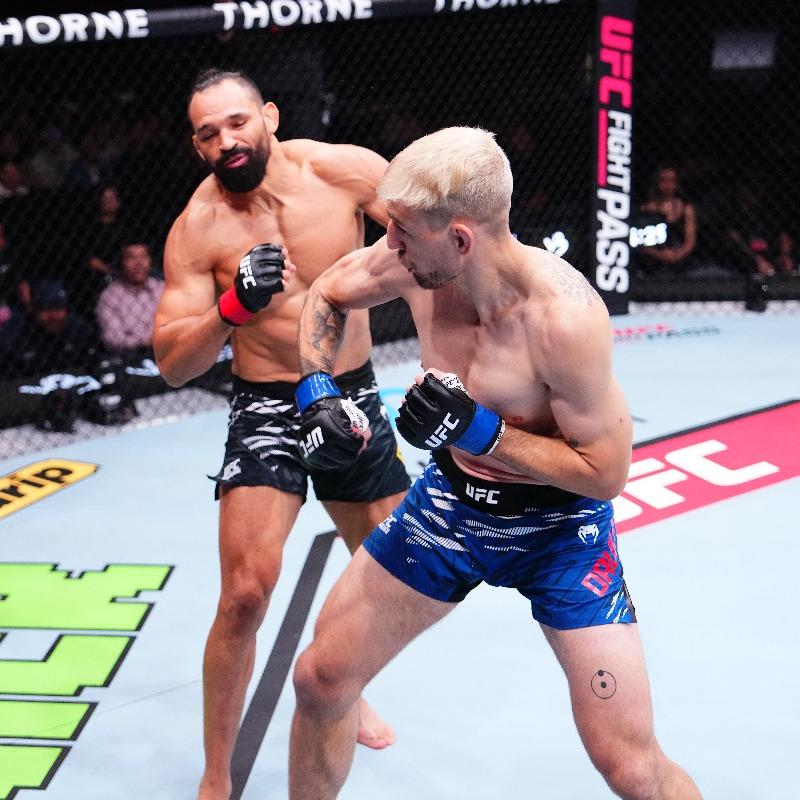 Kyle Daukaus signe un retour explosif en seulement 43 secondes en battant Michel Pereira par KO à l'UFC Shanghai