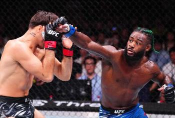Grâce à une victoire unanime et sans équivoque sur Brian Ortega, Aljamain Sterling se relance dans la catégorie des poids plumes | UFC Shanghai