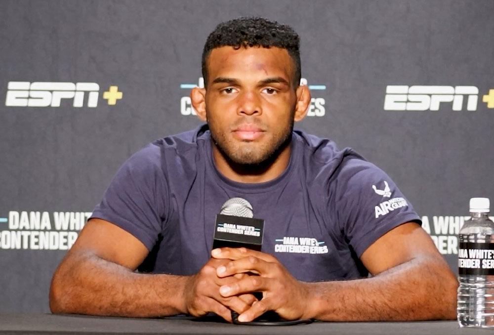 Le nouveau talent de l'UFC , Manoel Sousa, révèle l'impact décisif de ses entraîneurs sur sa victoire