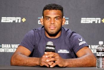 Le nouveau talent de l'UFC , Manoel Sousa, révèle l'impact décisif de ses entraîneurs sur sa victoire