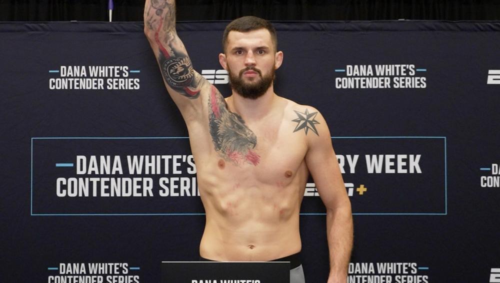 Theo Haig affronte l'expérimenté Cezary Oleksiejczuk dans un combat décisif pour un contrat à l'UFC | DWCS 80