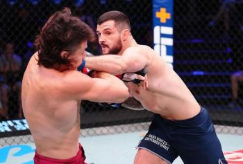 Cezary Oleksiejczuk met KO Theo Haig en 36 secondes, une victoire entachée par une vive controverse | DWCS 80
