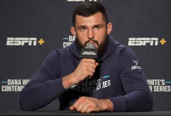 Le Polonais Cezary Oleksiejczuk révèle le secret de sa réussite : son camp d'entraînement au Brésil | DWCS 80