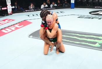 Sam Hughes soumet Shauna Bannon avec autorité et ouvre parfaitement la soirée de l'UFC Paris à l'Accor Arena